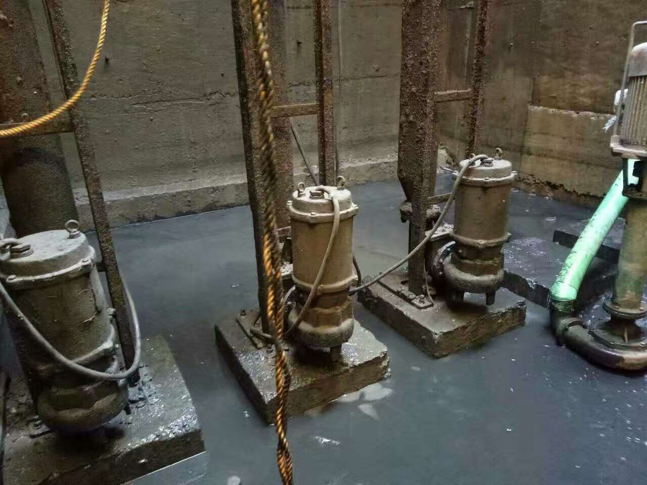 番阳镇污水池清理