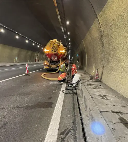 番阳镇隧道排水渠清淤